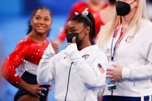 Simone Biles giving a thumbs up during the Women's Team Final during the Tokyo 2020 Olympic